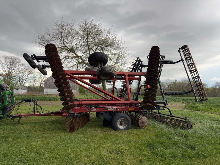 case-ih-330-image-5