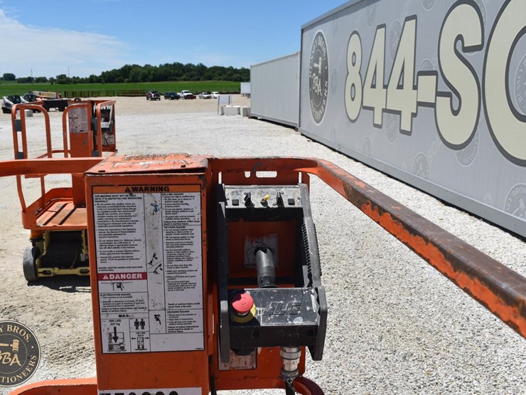 jlg-1230es-image-14