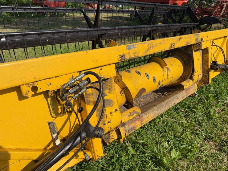new-holland-73c-image-11