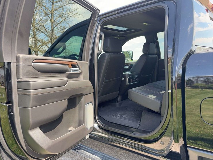 2025-chevrolet-silverado-2500hd-high-country-image-37