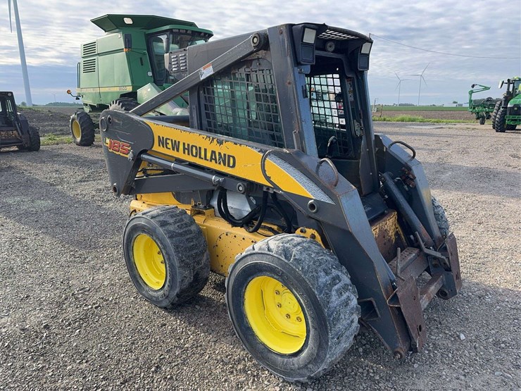 new-holland-l185-image-2