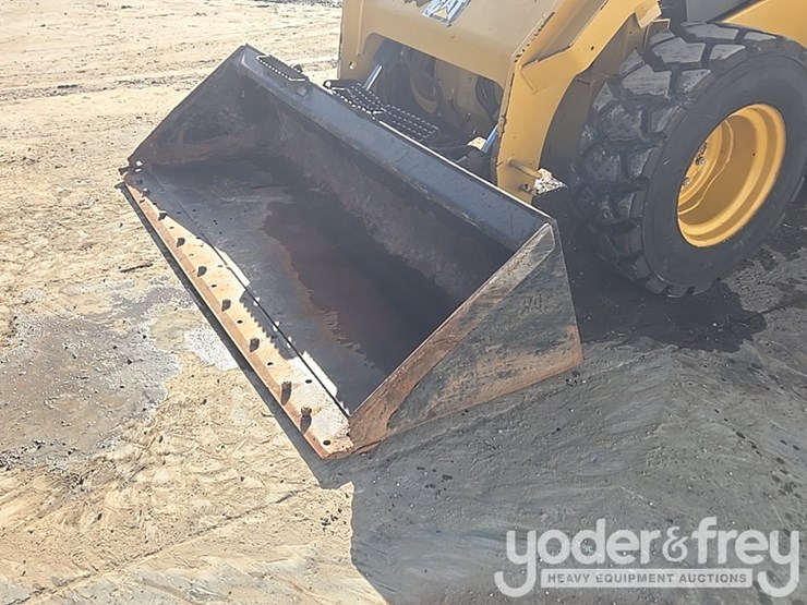 2017-caterpillar-262d-image-13