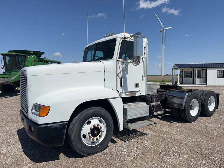 1996-fld-120-freightliner-day-cab-semi-image-1