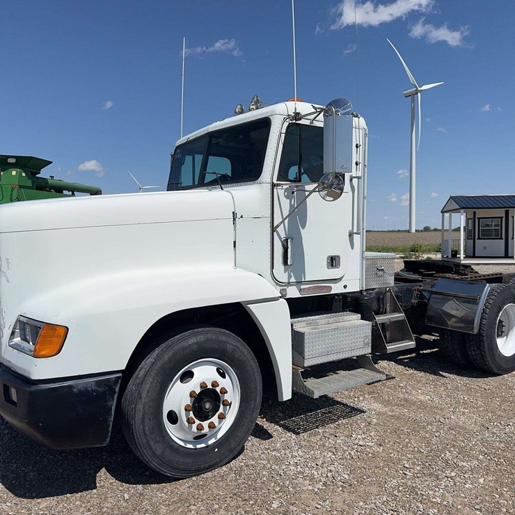 1996 FLD 120 Freightliner Day Cab Semi