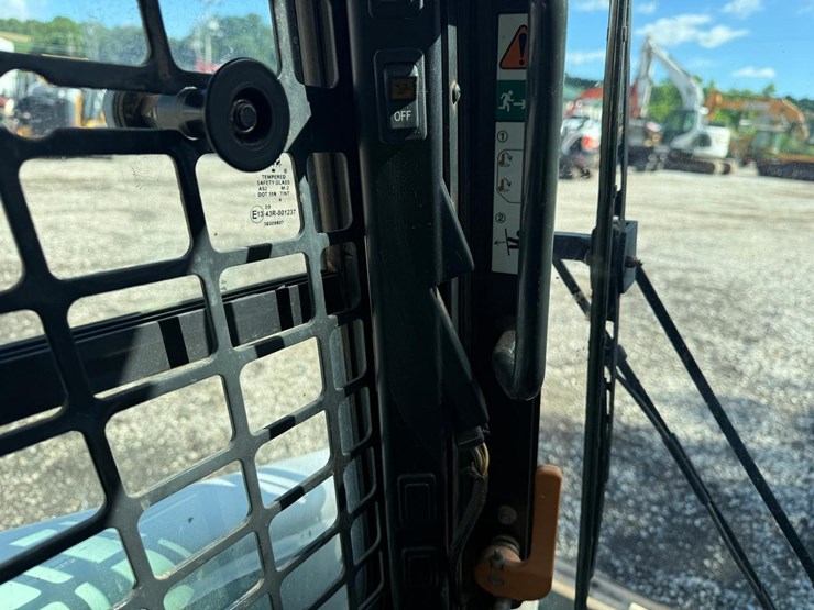 2021-bobcat-t870-image-26