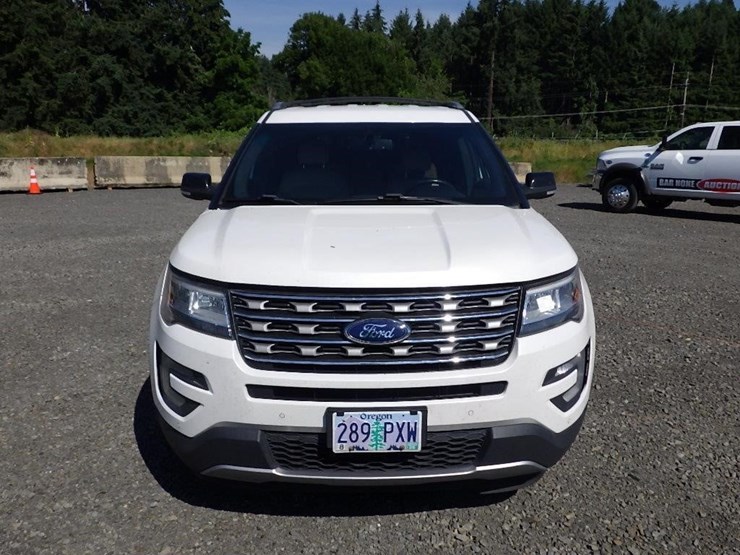 2016-ford-explorer-image-2