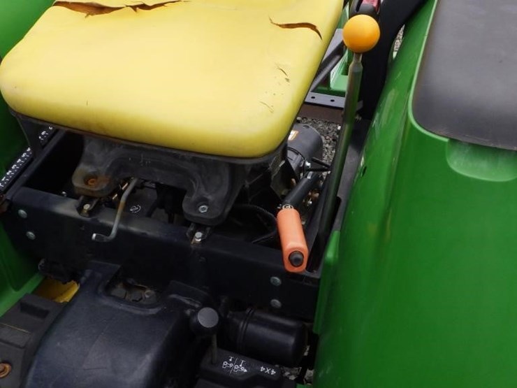 john-deere-3032e-image-28