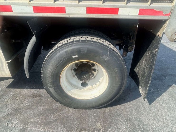 2002-freightliner-fl80-image-19