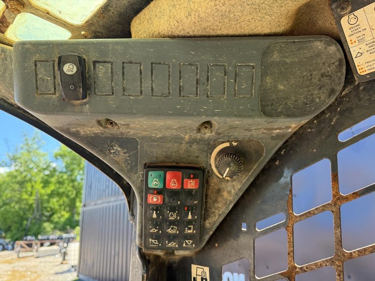 2017-deere-331g-image-22