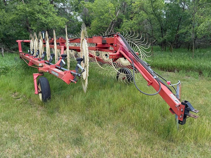 h&s-14-wheel-v-rake-image-1