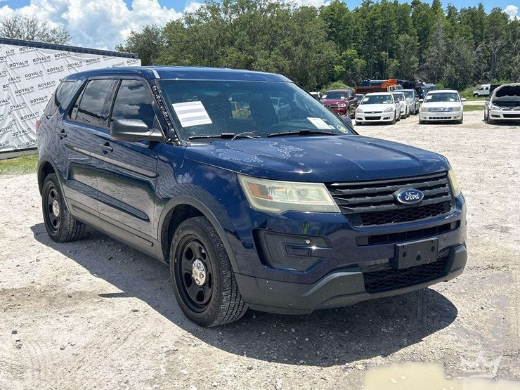 2016-ford-explorer-image-2