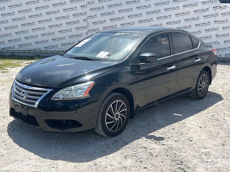 2015-nissan-sentra-sedan-image-1