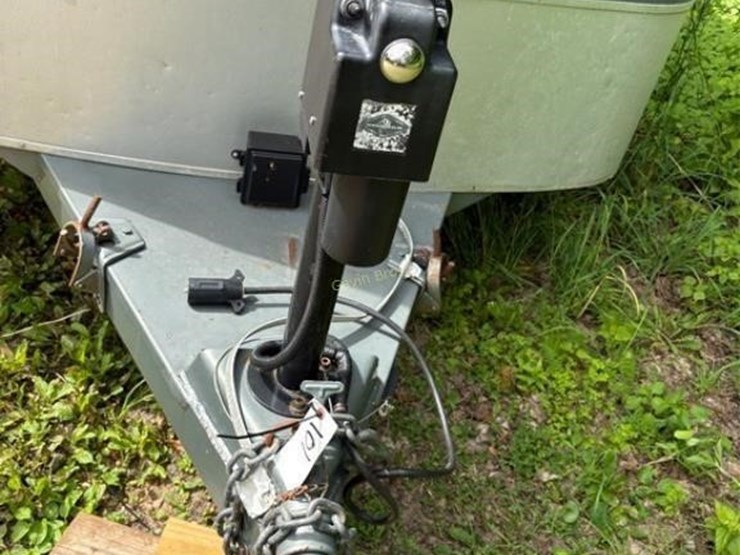 kiefer-built-tandem-horse-trailer-image-12