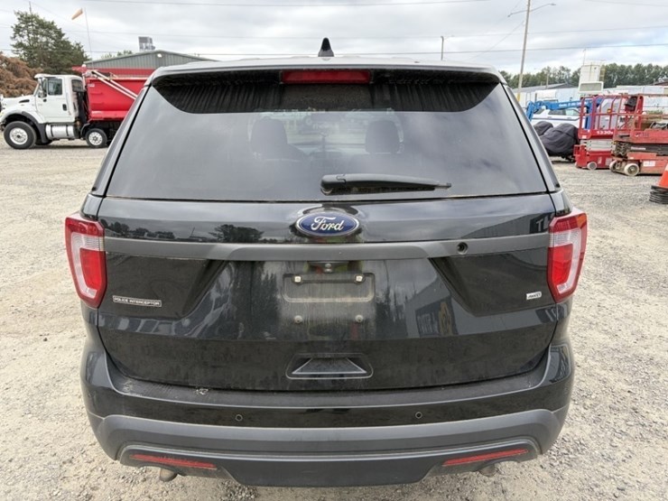 2017-ford-explorer-image-5