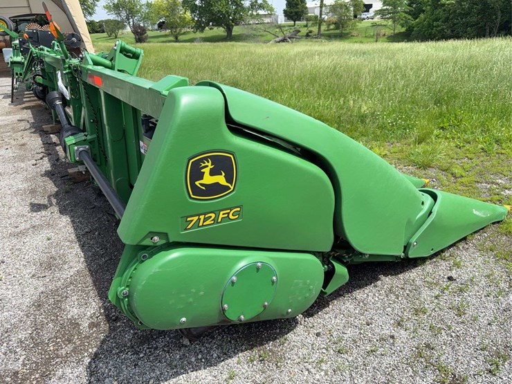 2018-john-deere-12-image-6