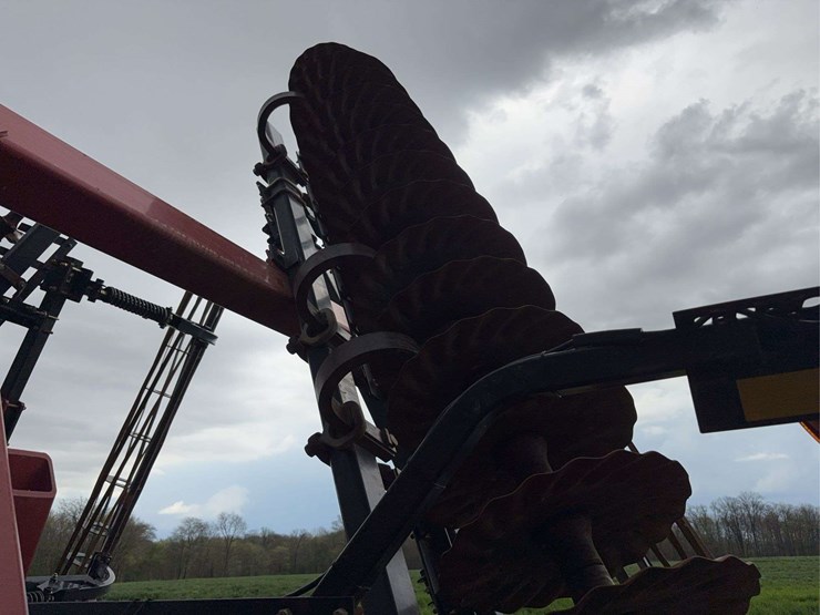 case-ih-330-image-18