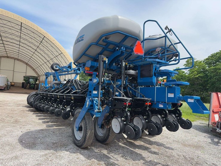 kinze-24-center-fill-planter,-30''-image-22
