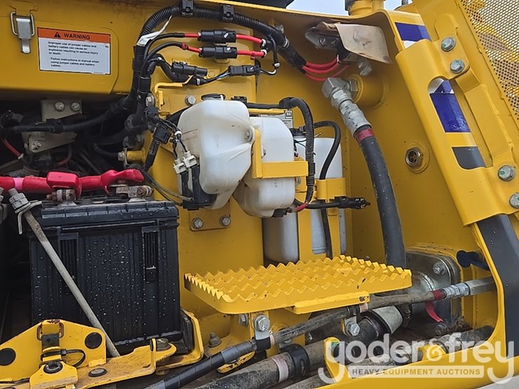 2022-komatsu-d61px-24-image-31