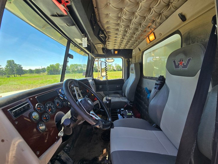 2020-western-star-4900-image-79