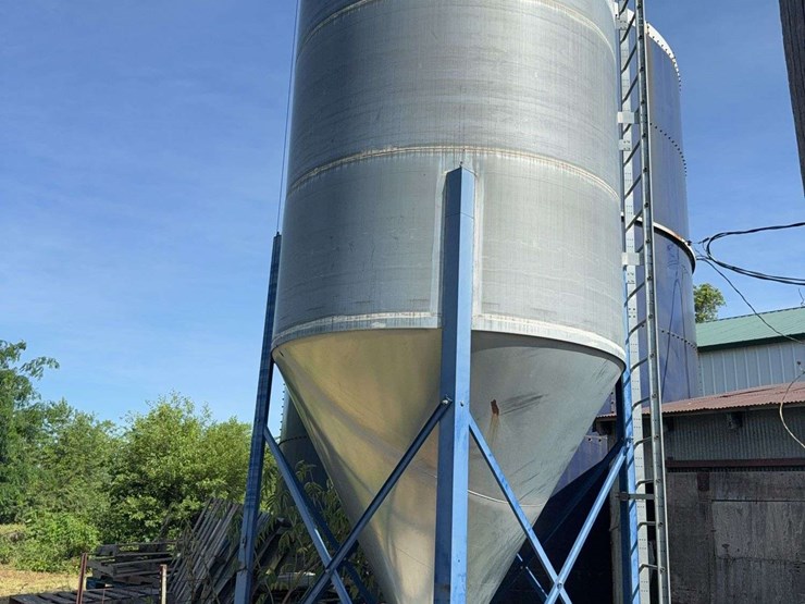 schuld-bushnell-bulk-bin,-12-ton,-owner-put-650-bushel-of-corn-in,-with-grain-slide,-buyer-removes-themselves-image-3