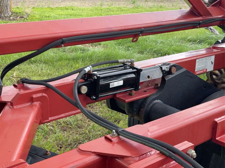 case-ih-330-image-22