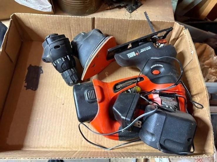black-&-decker-12v-skill-saw-image-1