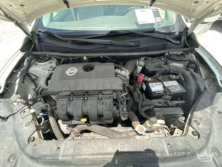 2013-nissan-sentra-sedan-image-7