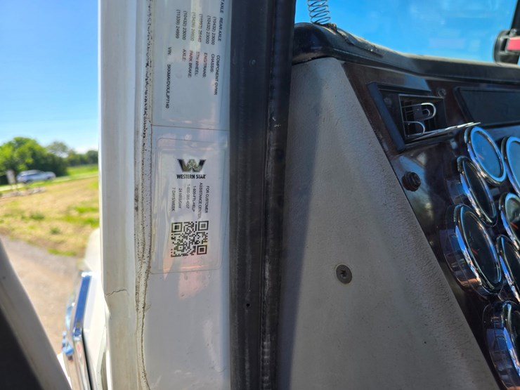 2018-western-star-4700-image-92