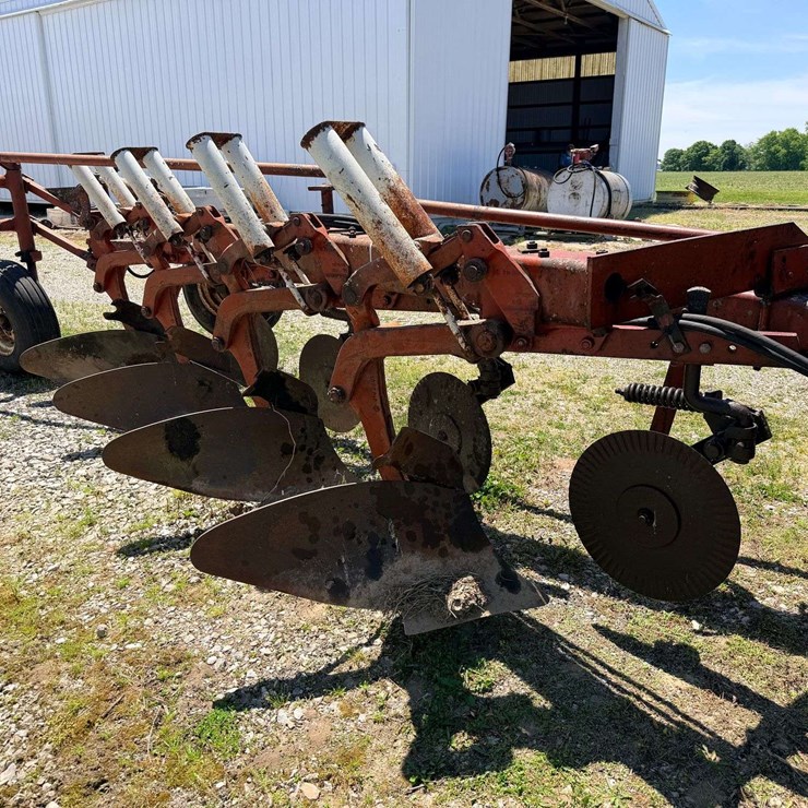 INTERNATIONAL 720