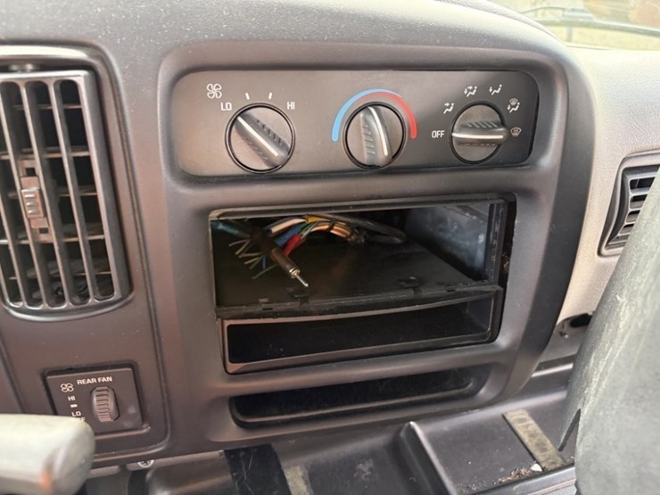 2002-chevrolet-express-3500-image-29
