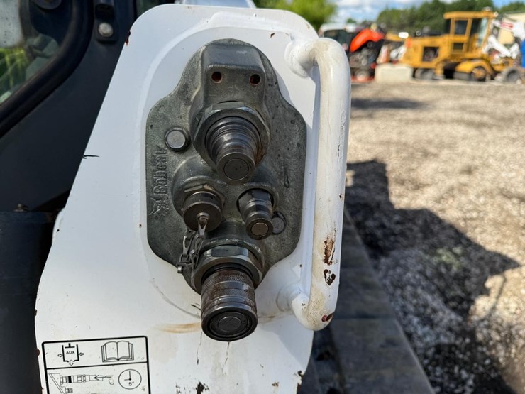 2021-bobcat-t870-image-11