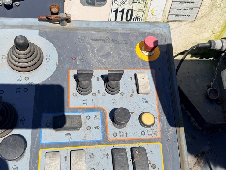 2011-wirtgen-w200-image-109