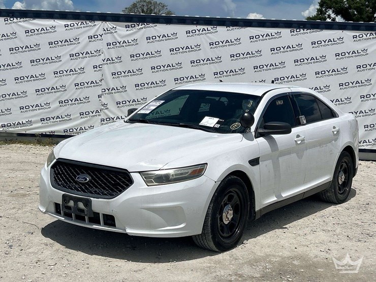 2013-ford-taurus-awd-sedan-image-1