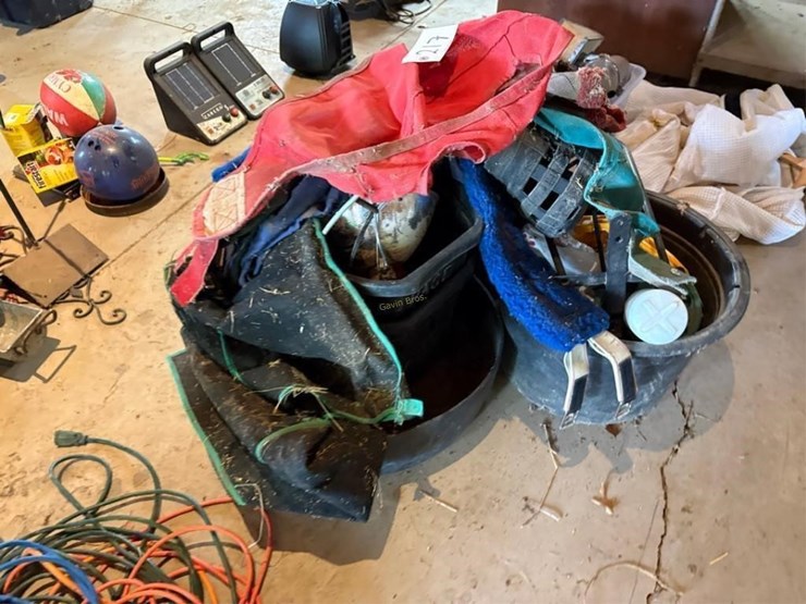 large-lot-of-horse-equipment.-feed-bags-etc-image-4