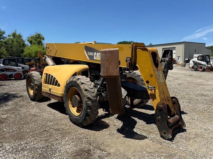 caterpillar-tl943-image-6