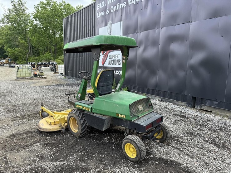 john-deere-f935-image-2