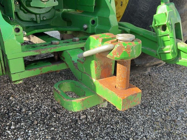2011-john-deere-8260r-image-38