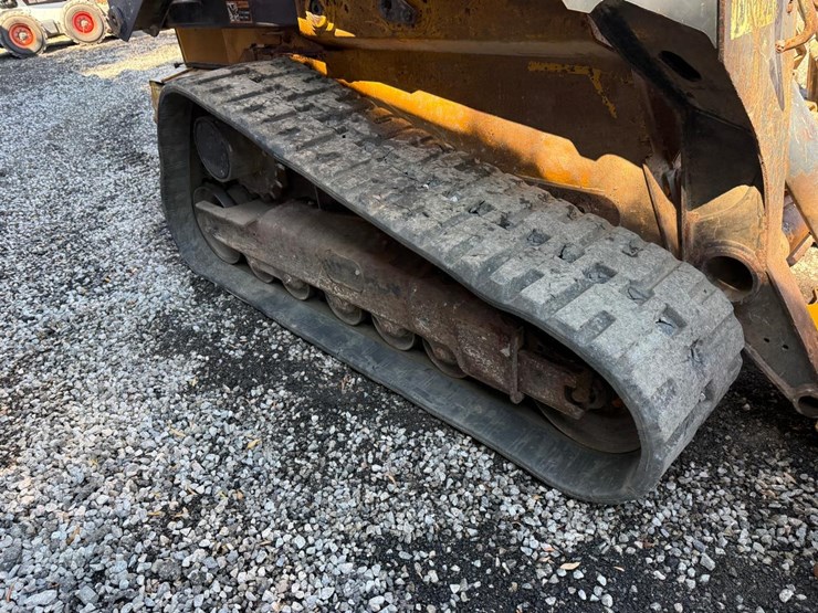 2017-deere-331g-image-12