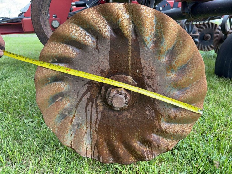 case-ih-330-image-70