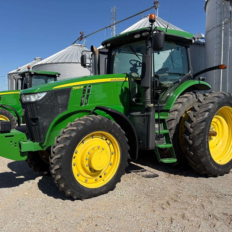 2011 JOHN DEERE 7260R