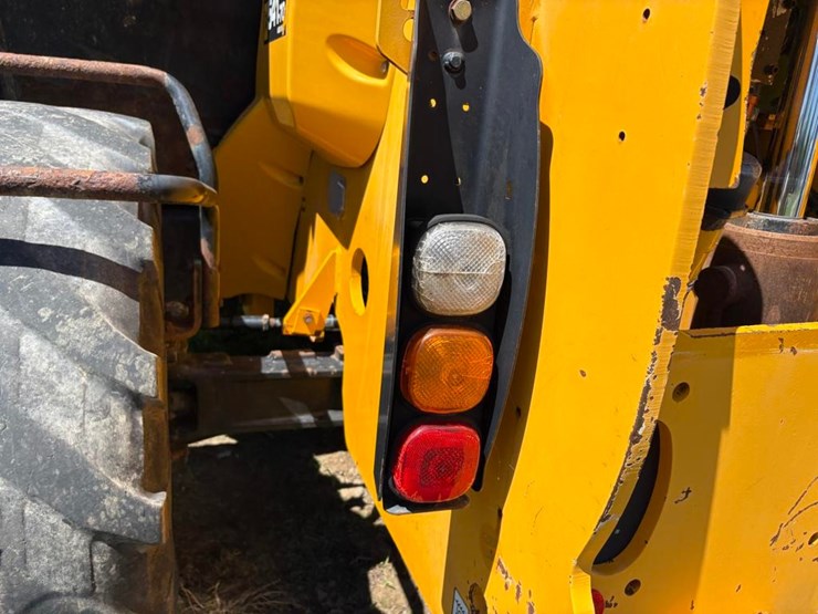 2013-jcb-541-70-image-11