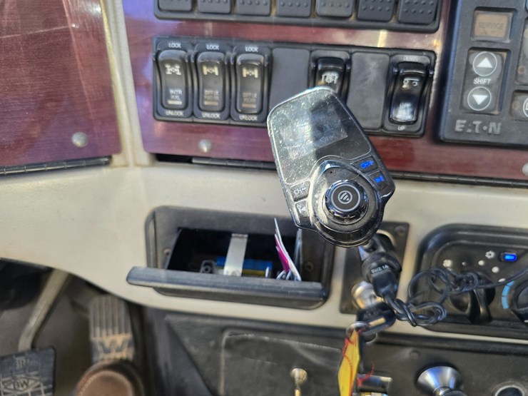 2018-western-star-4700-image-101