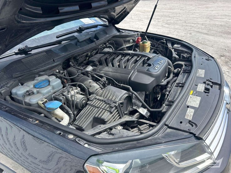 2015-volkswagon-touareg-awd-suv-image-9