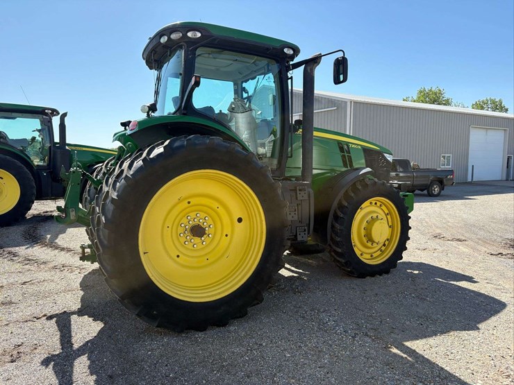 2011-john-deere-7260r-image-7