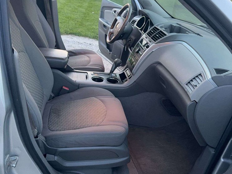 2012-chevrolet-traverse-image-13