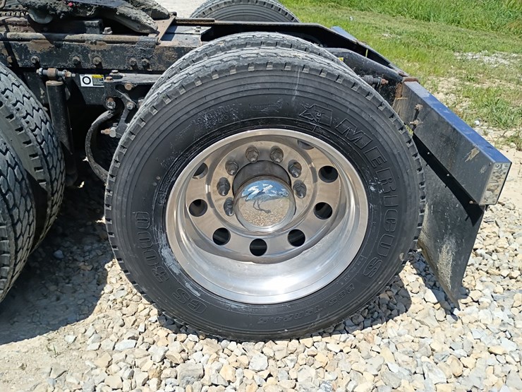 2005-peterbilt-379-image-84