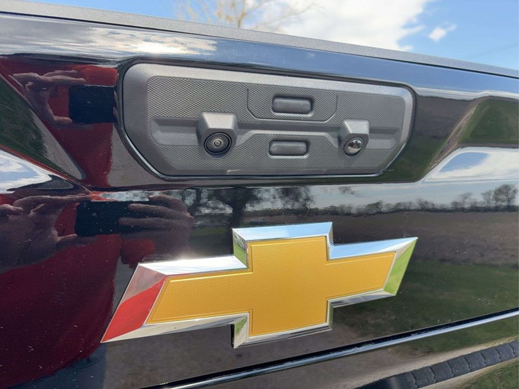 2025-chevrolet-silverado-2500hd-high-country-image-10
