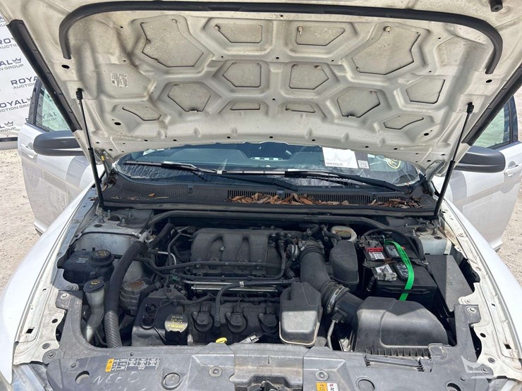 2013-ford-taurus-awd-sedan-image-7