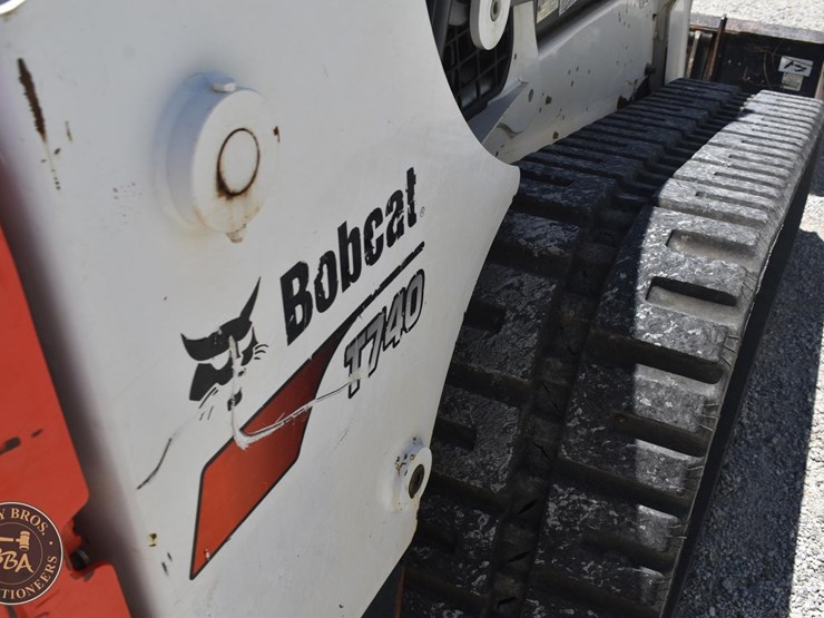 2022-bobcat-t740-image-19