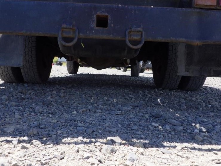 2004-chevrolet-3500-image-22